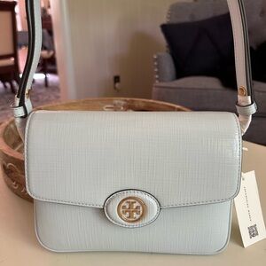 Tory Burch Robinson Convertible
Shoulder Bag Light Blue